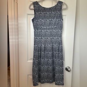 En Focus Studio size 6 navy & white plaid dress
